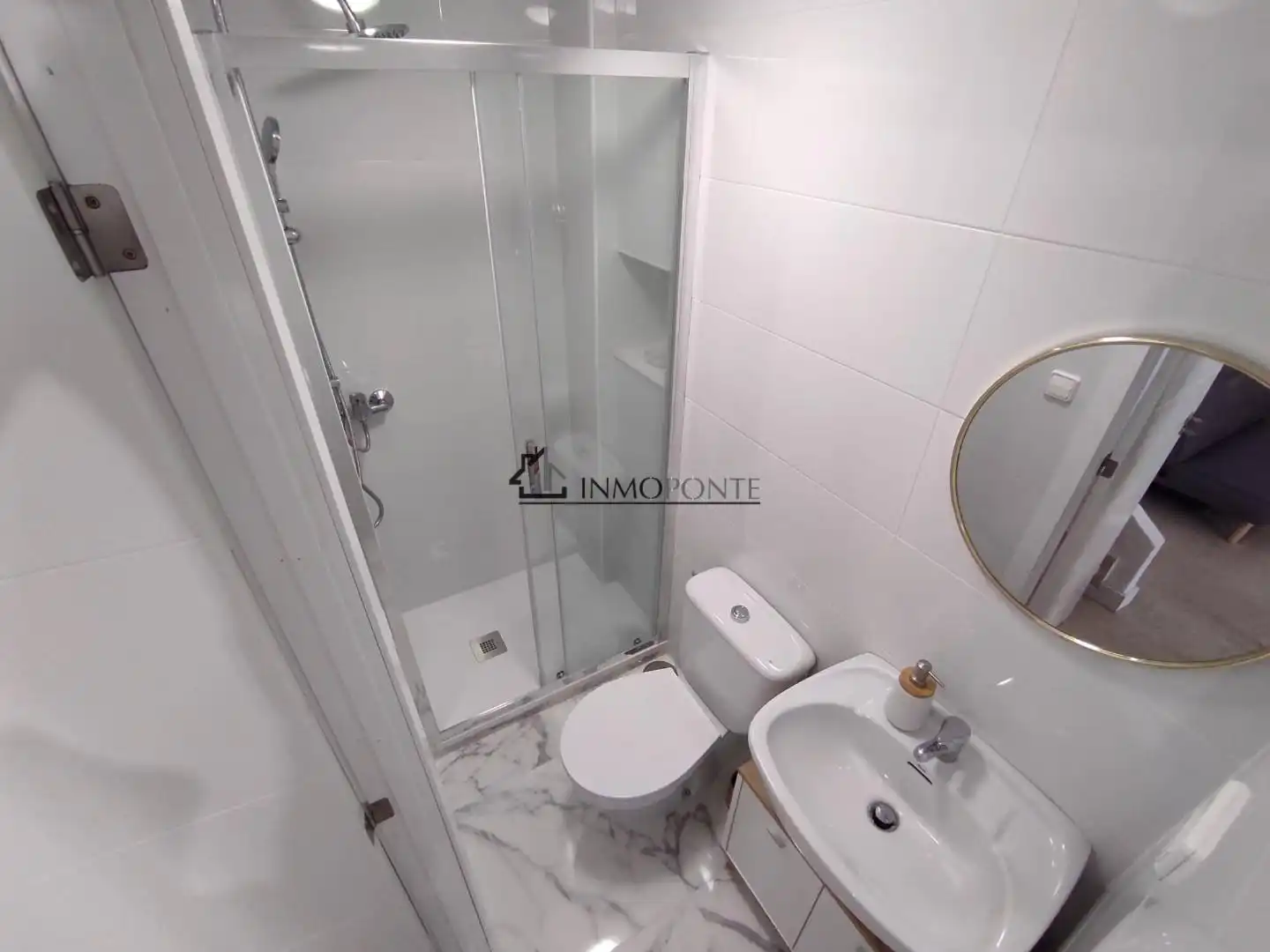 Badezimmer von Dachboden zur Miete in Pontevedra Capital  mit Heizung, Terrasse und Abstellraum