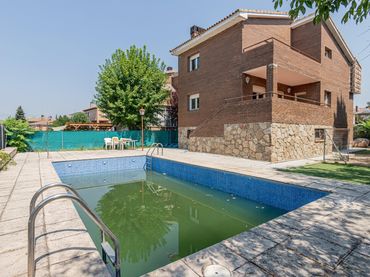 Villa avec balcon à vendre à Fuente Santa