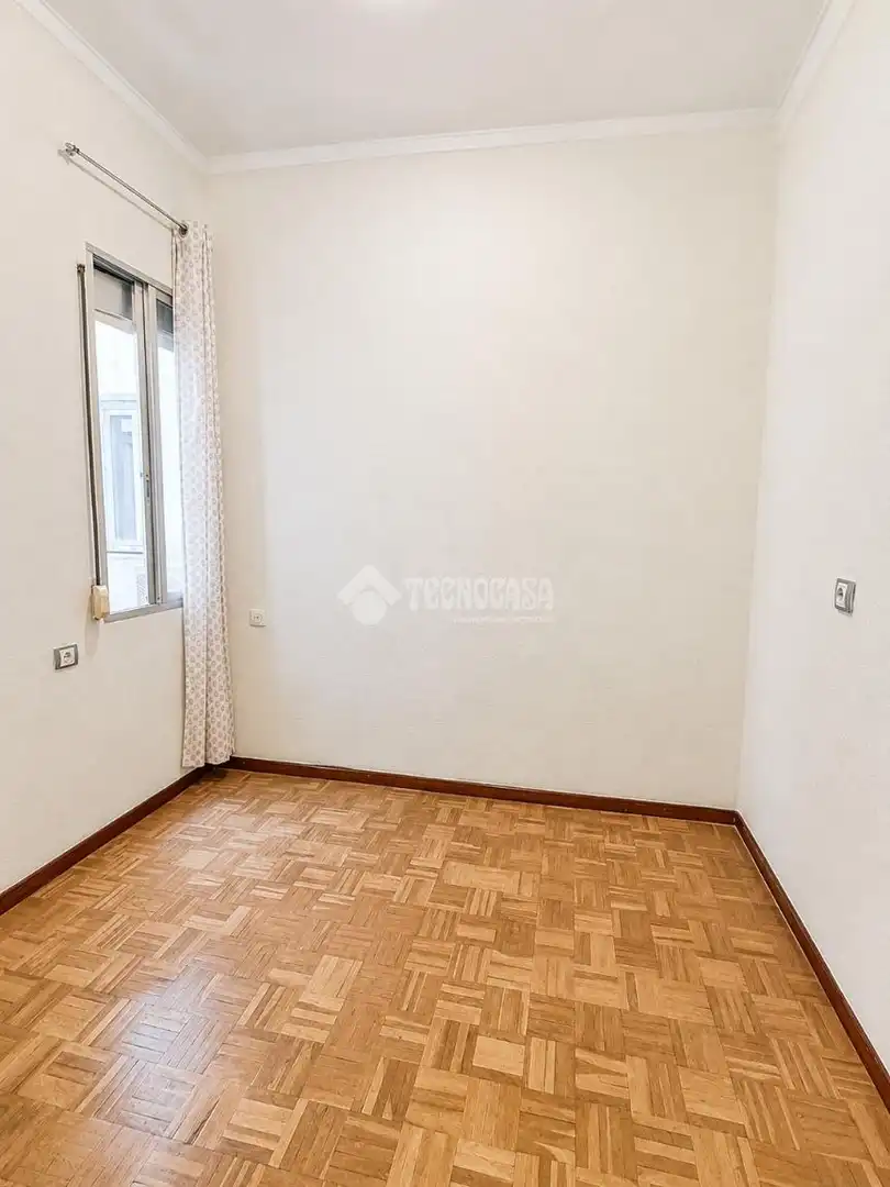 Bedroom of Flat for sale in Madrid  with Air Conditioner and Heating