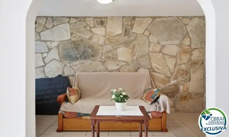 Wohnzimmer von Country house zum Verkauf in Roses mit Heizung, Privatgarten und Terrasse