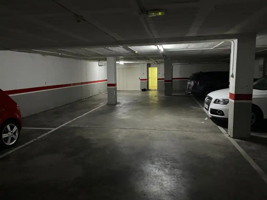 Parking with lift for sale in Carrer de Castella, imagen 2