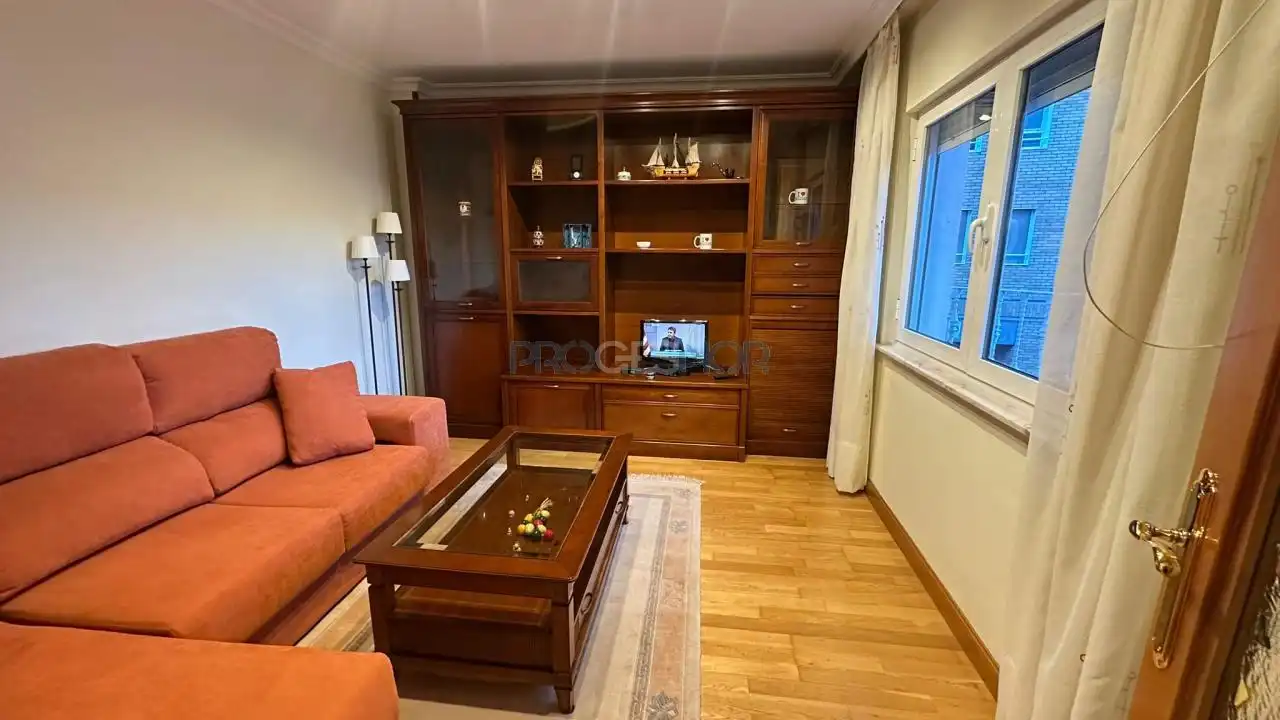 Sala de estar de Piso en venta en León Capital  con Calefacción, Terraza y Amueblado