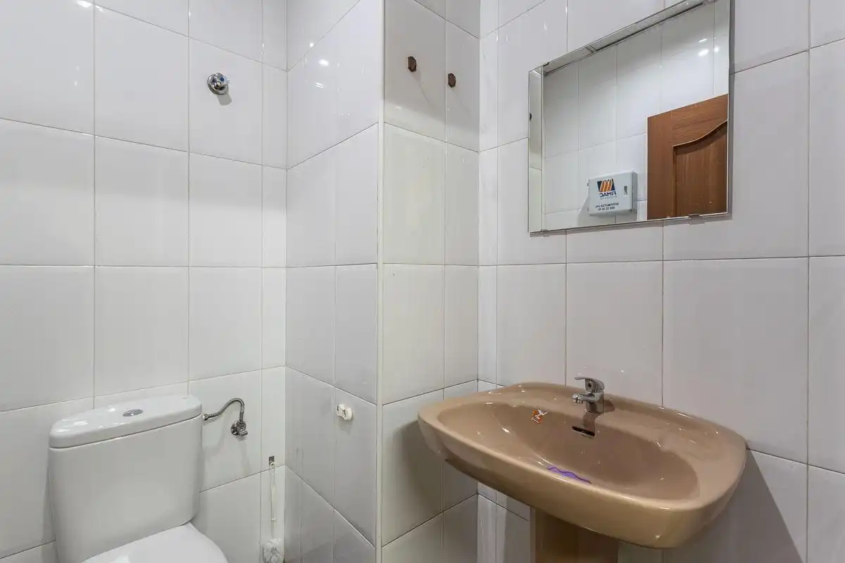 Baño de Local en venta en Granada