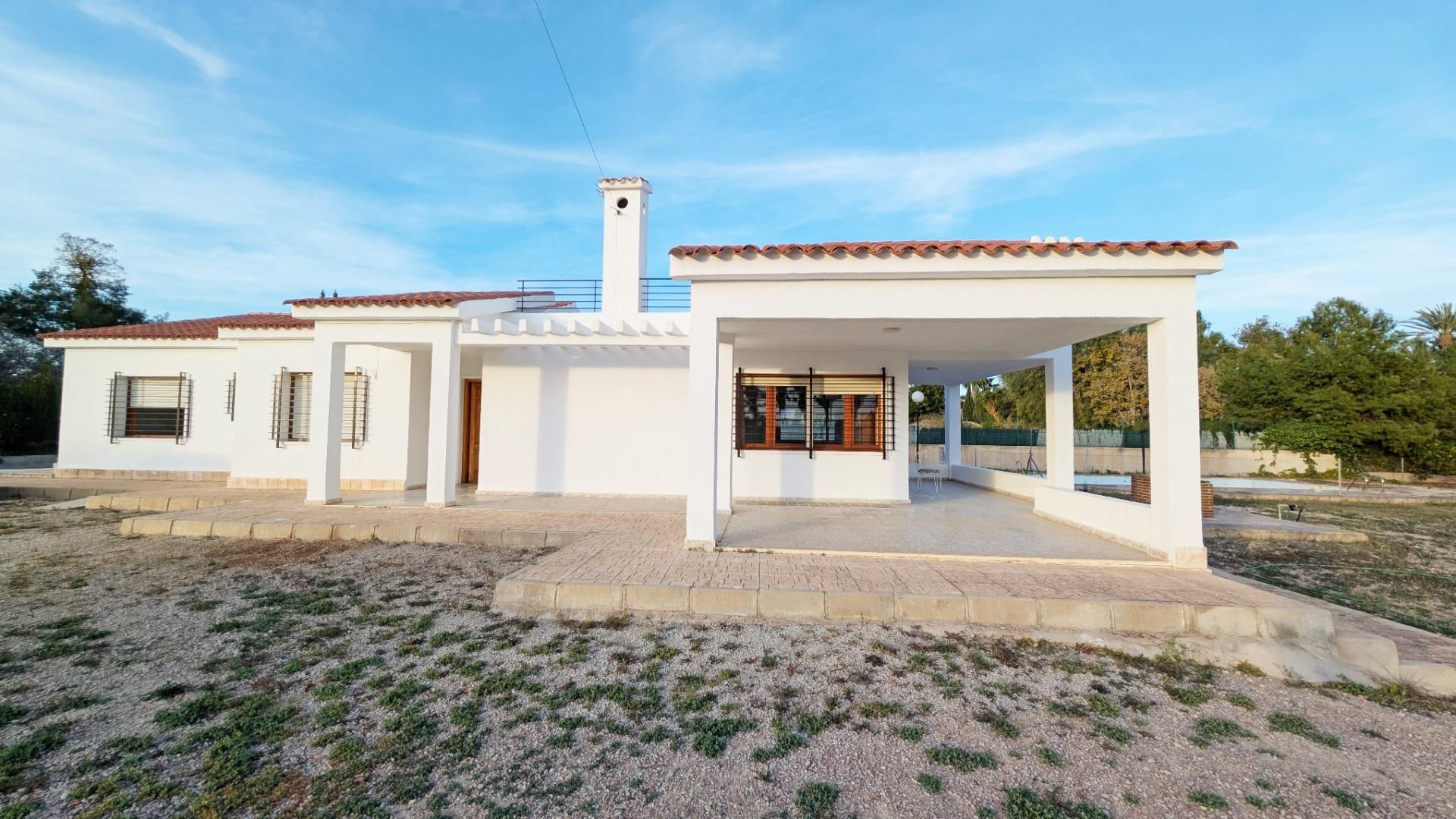 Vista exterior de Casa o xalet en venda en Elche / Elx amb Jardí privat, Terrassa i Traster