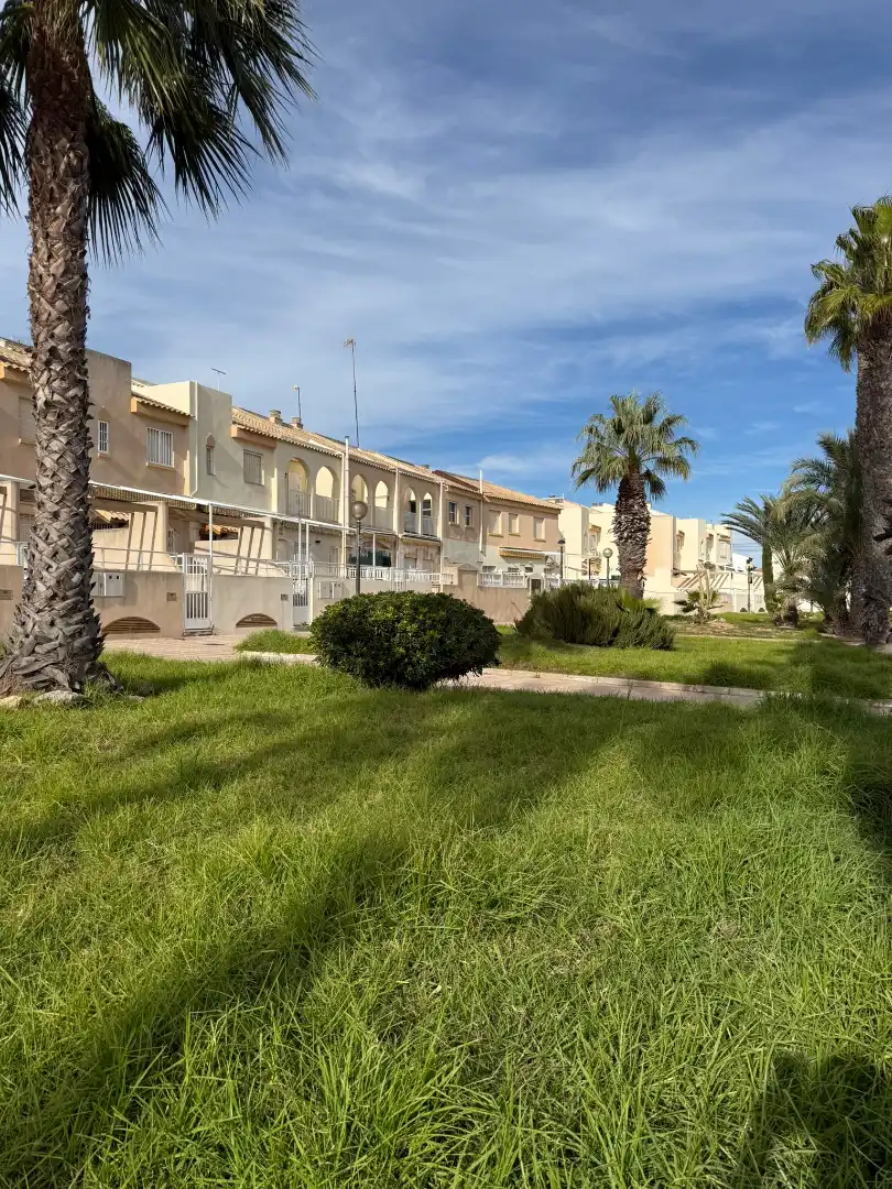 Vista exterior de Casa adosada en venta en Cartagena con Trastero, Amueblado y Horno