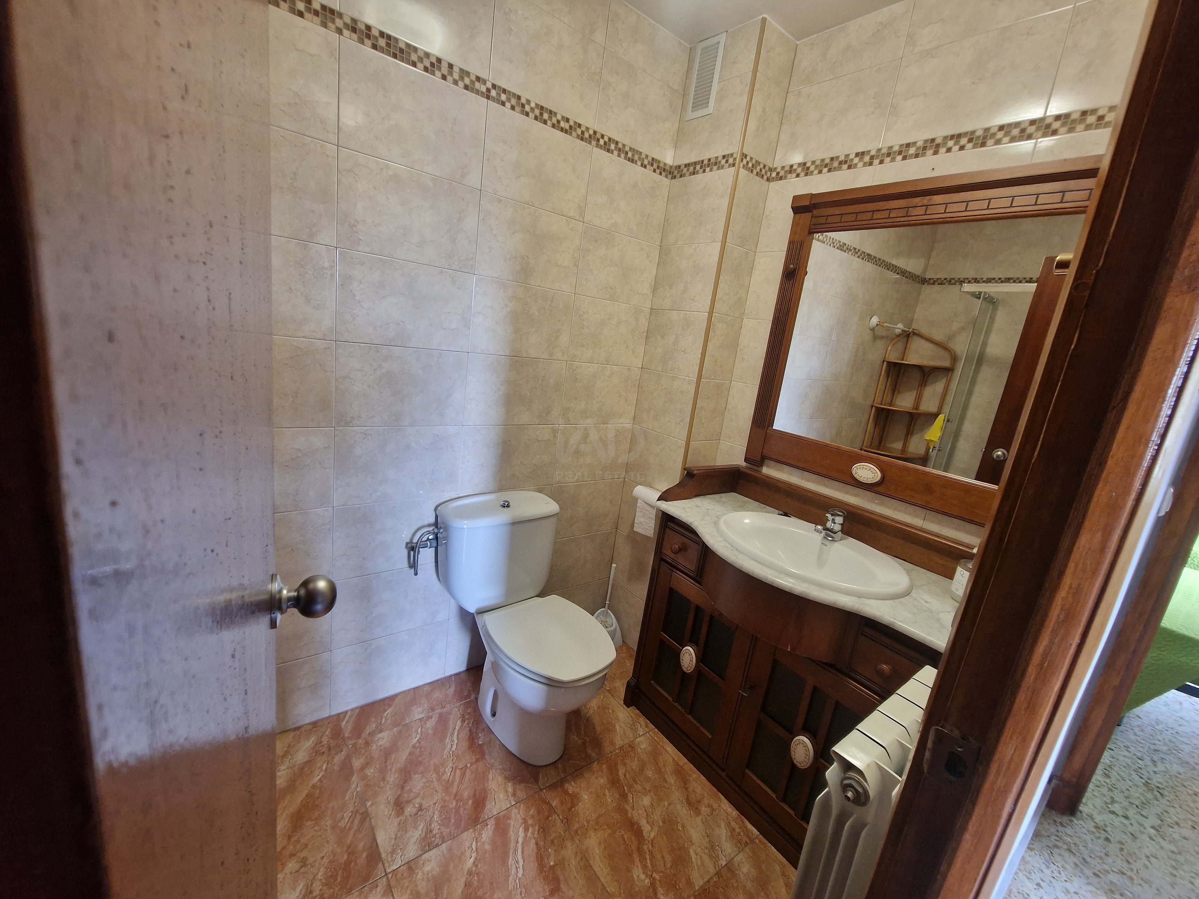 Bathroom of Flat for sale in Mansilla de las Mulas
