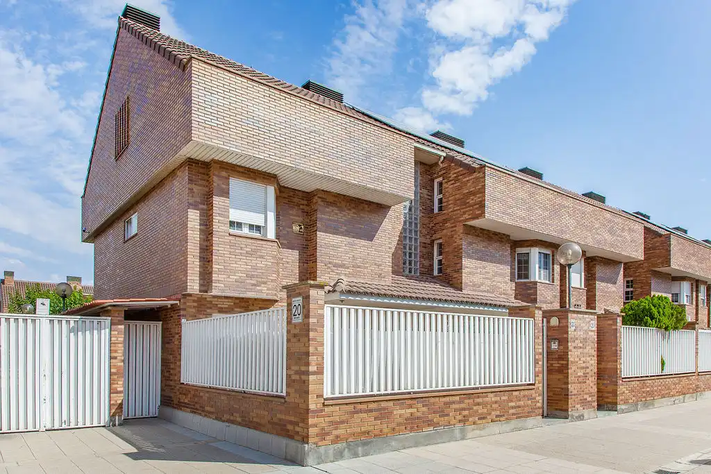 Maison jumelée à vendre à C/ Ibón de Ordiceto