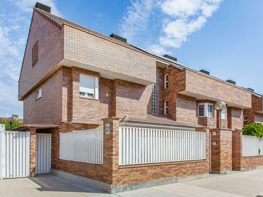 Maison jumelée à vendre à C/ Ibón de Ordiceto