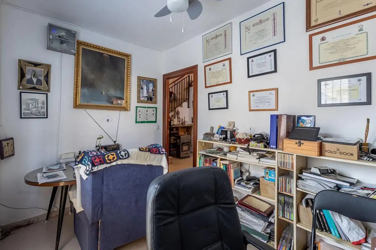 Casa adosada en venta en Alhendín con Calefacción, Terraza y Balcón