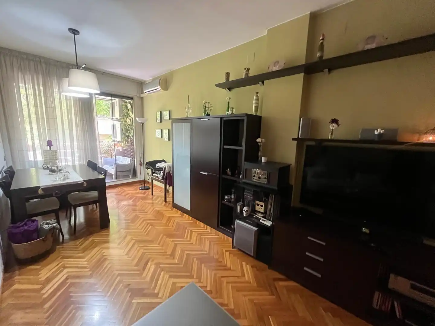 Wohnzimmer von Wohnung zum Verkauf in Barcelona mit Klimaanlage und Heizung