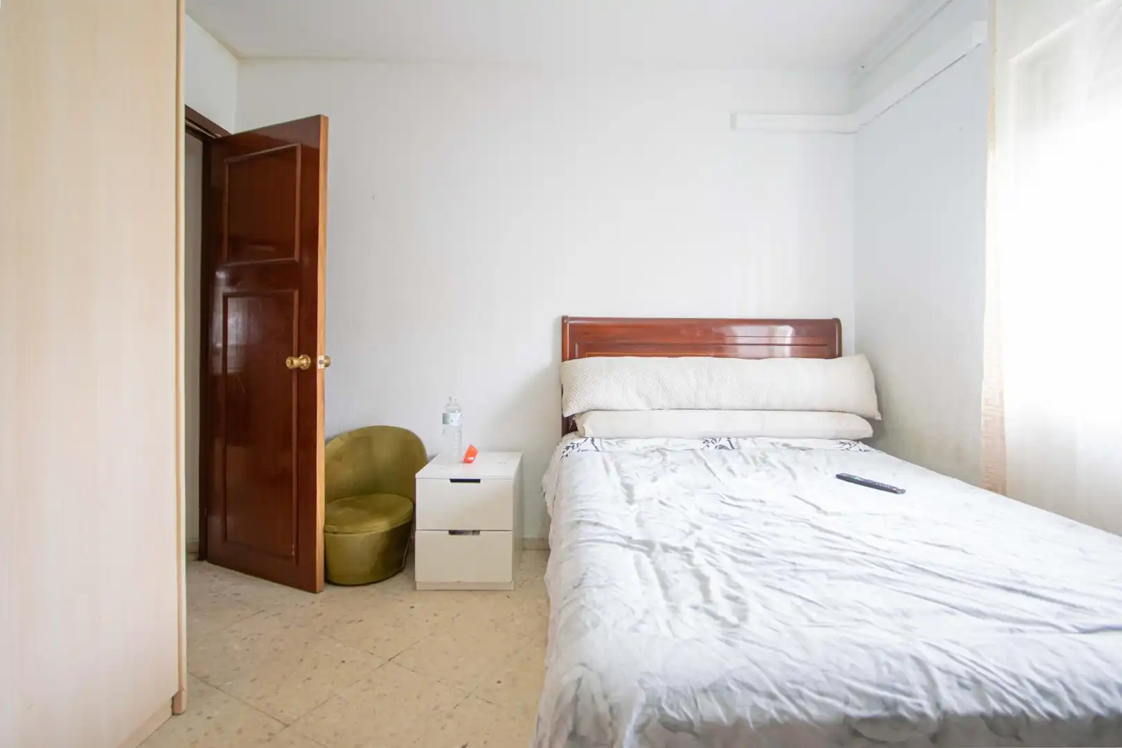 Dormitori de Pis en venda en Sevilla amb Aire condicionat, Calefacció i Piscina comunitària