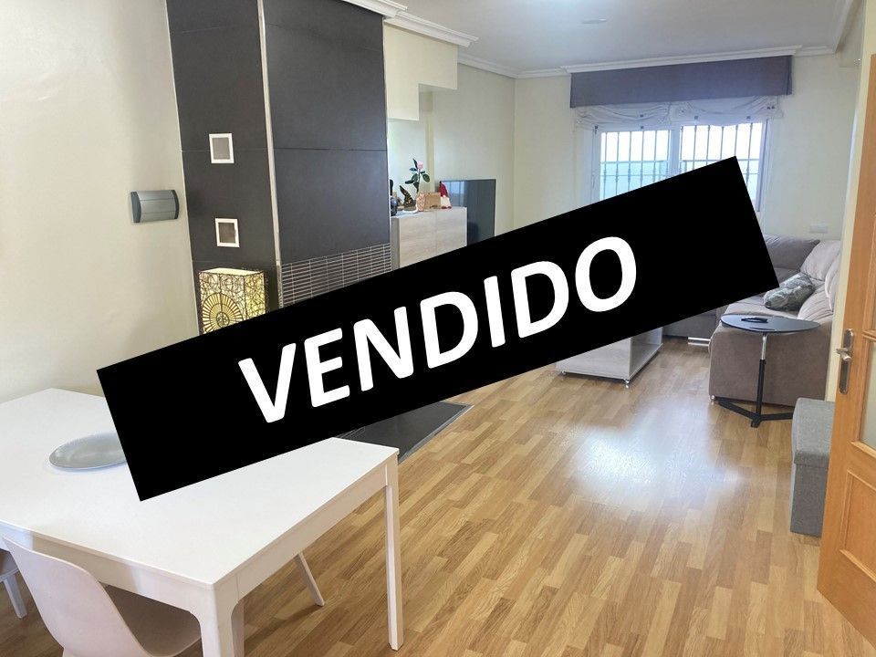 Vista exterior de Casa adosada en venda en Roquetas de Mar amb Aire condicionat
