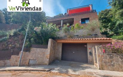 Vista exterior de Casa o xalet en venda en Torrelles de Llobregat amb Aire condicionat, Calefacció i Jardí privat