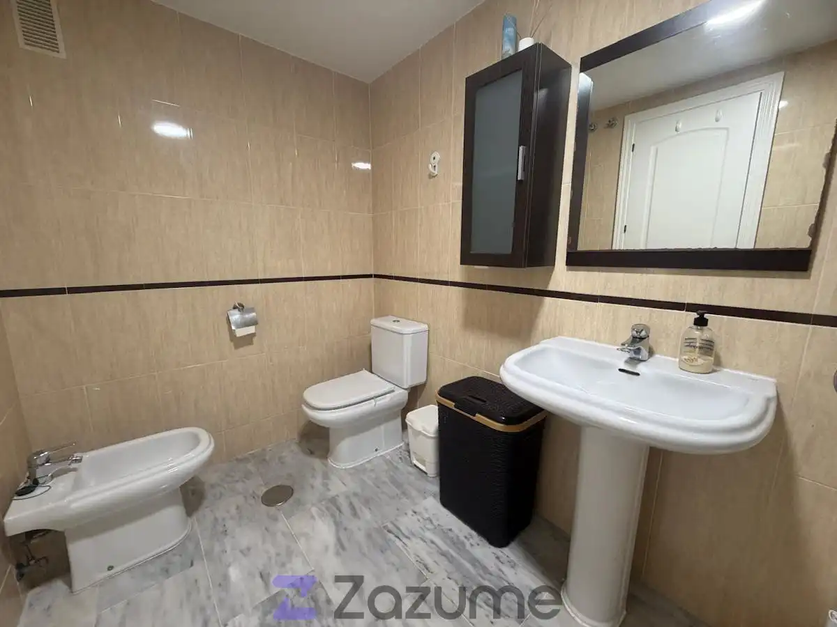 Baño de Piso de alquiler en Manilva con Aire acondicionado, Terraza y Piscina