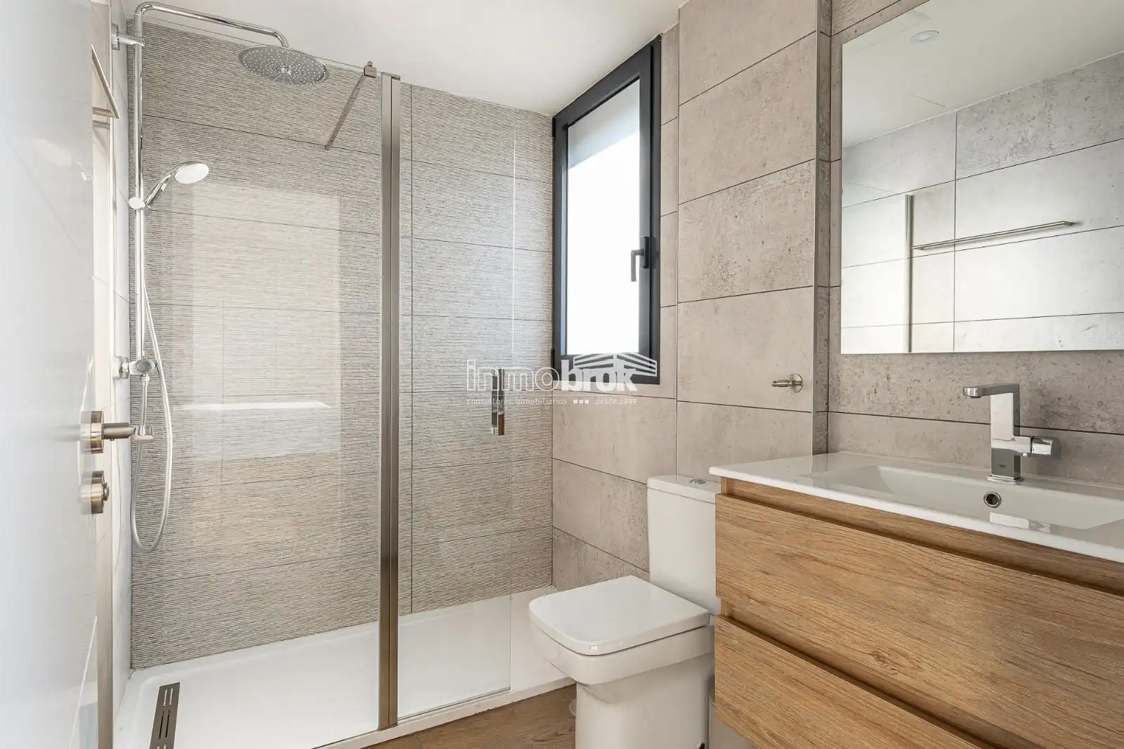 Baño de Ático de alquiler en Madrid con Aire acondicionado, Calefacción y Terraza