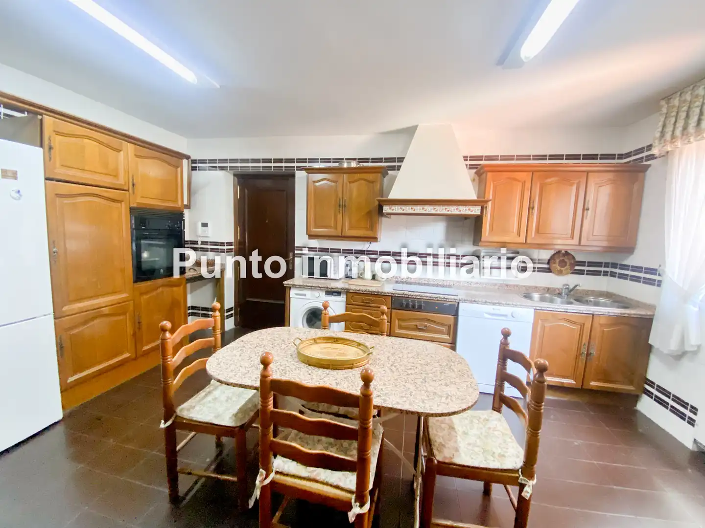 Cuina de Pis en venda en Valladolid amb Calefacció, Parquet i Terrassa