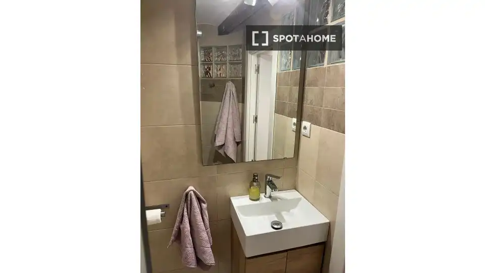 Habitació a Sant Pere, Sta. Caterina i la Ribera