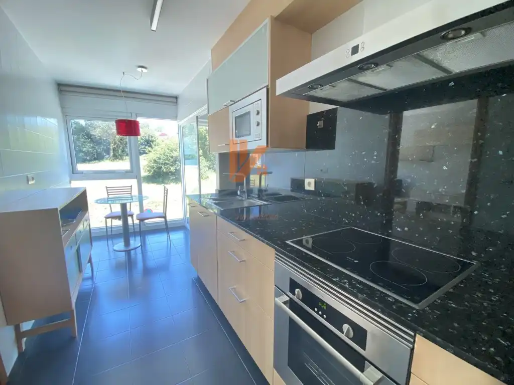 Cocina de Piso de alquiler en Santiago de Compostela  con Amueblado, Horno y Lavadora