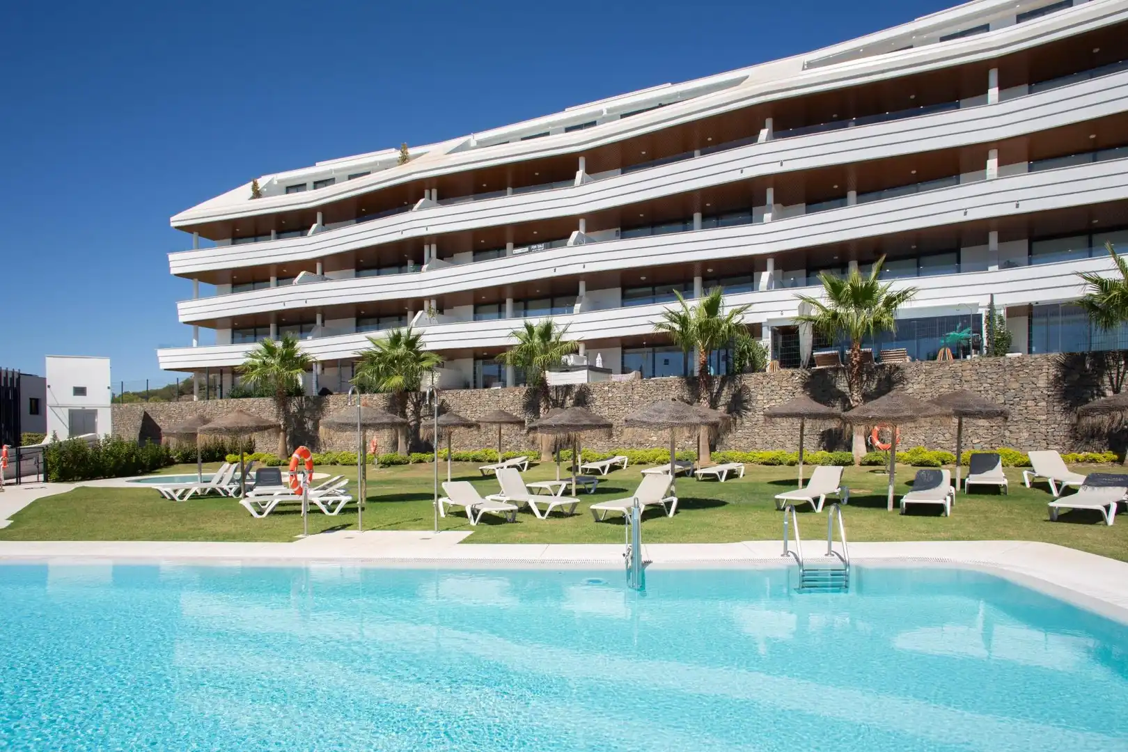 Swimming pool of Flat for sale in Fuengirola  with Air Conditioner, Heating and Private garden