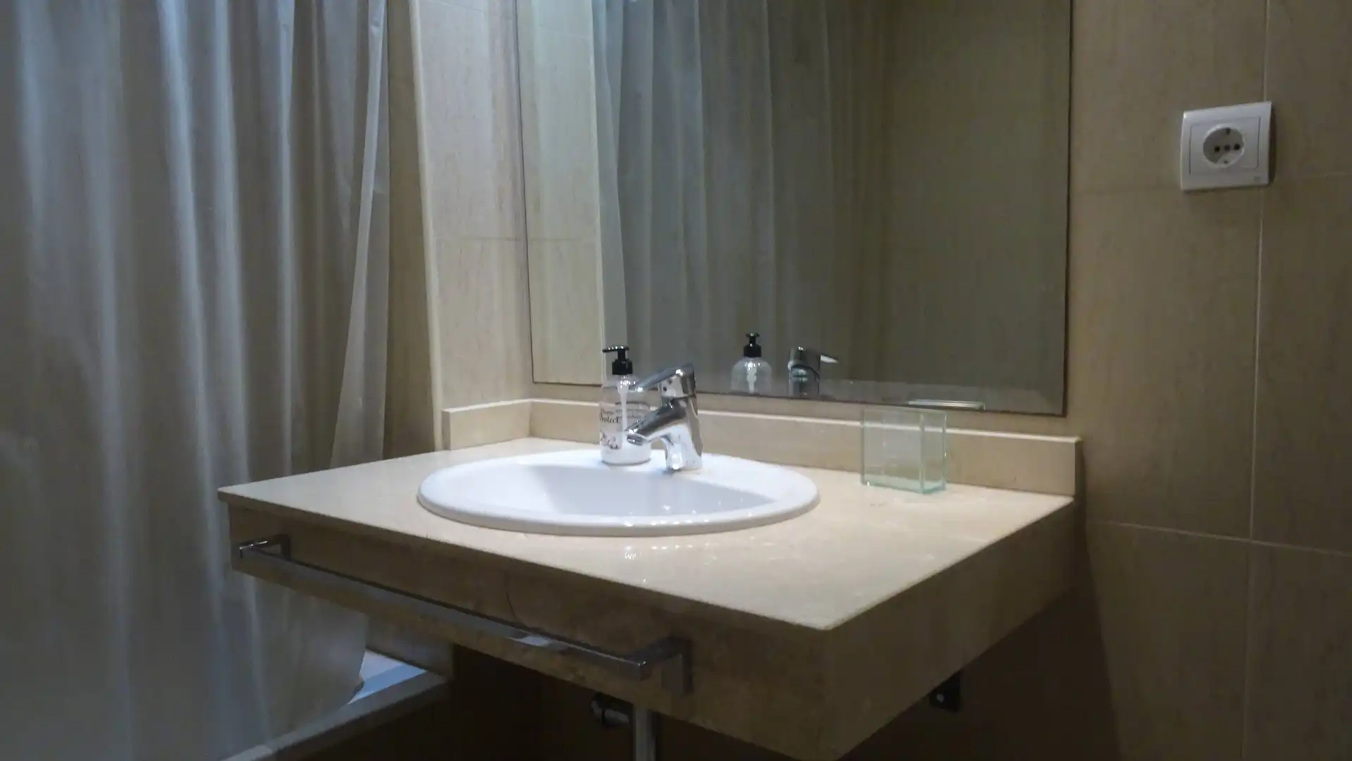 Baño de Piso de alquiler en Las Palmas de Gran Canaria con Jardín privado, Terraza y Amueblado
