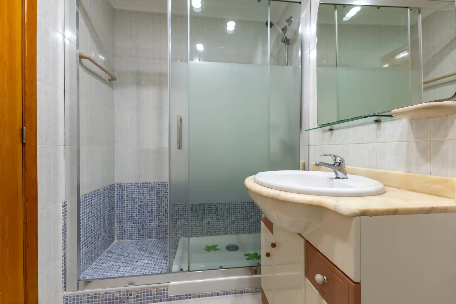 Baño de Piso en venta en Sagunto / Sagunt con Aire acondicionado, Amueblado y Balcón