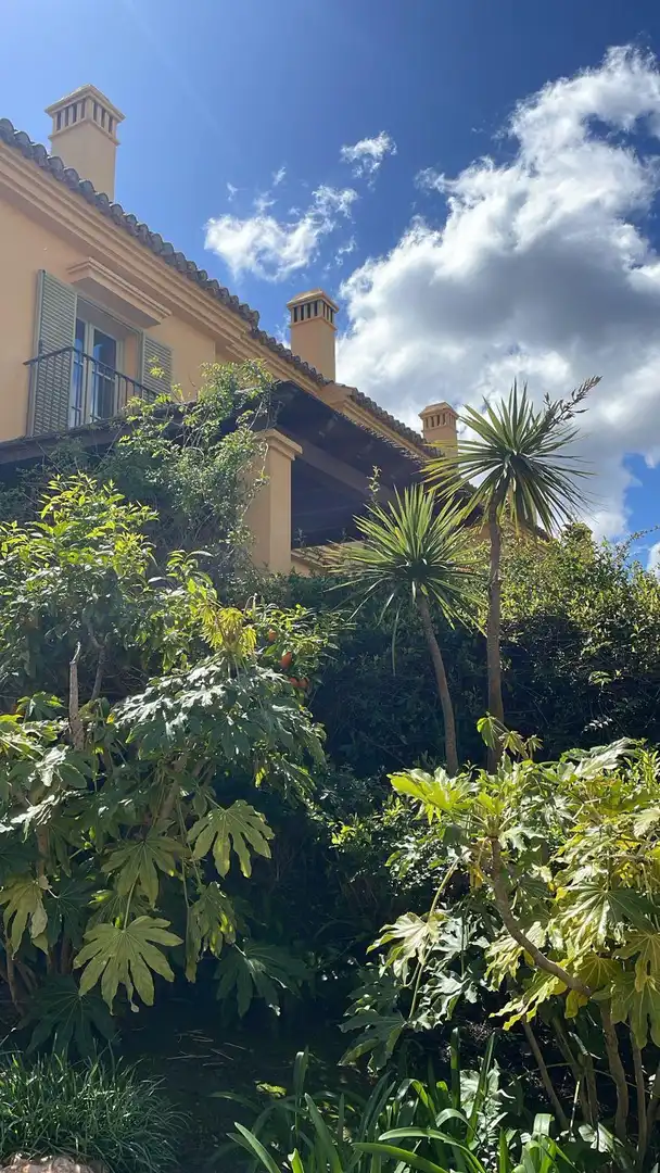 Jardí de Casa adosada en venda en Sotogrande amb Aire condicionat, Calefacció i Jardí privat