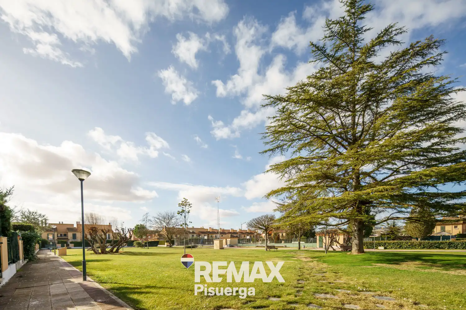 Vista exterior de Casa o chalet en venta en Simancas con Calefacción, Terraza y Trastero