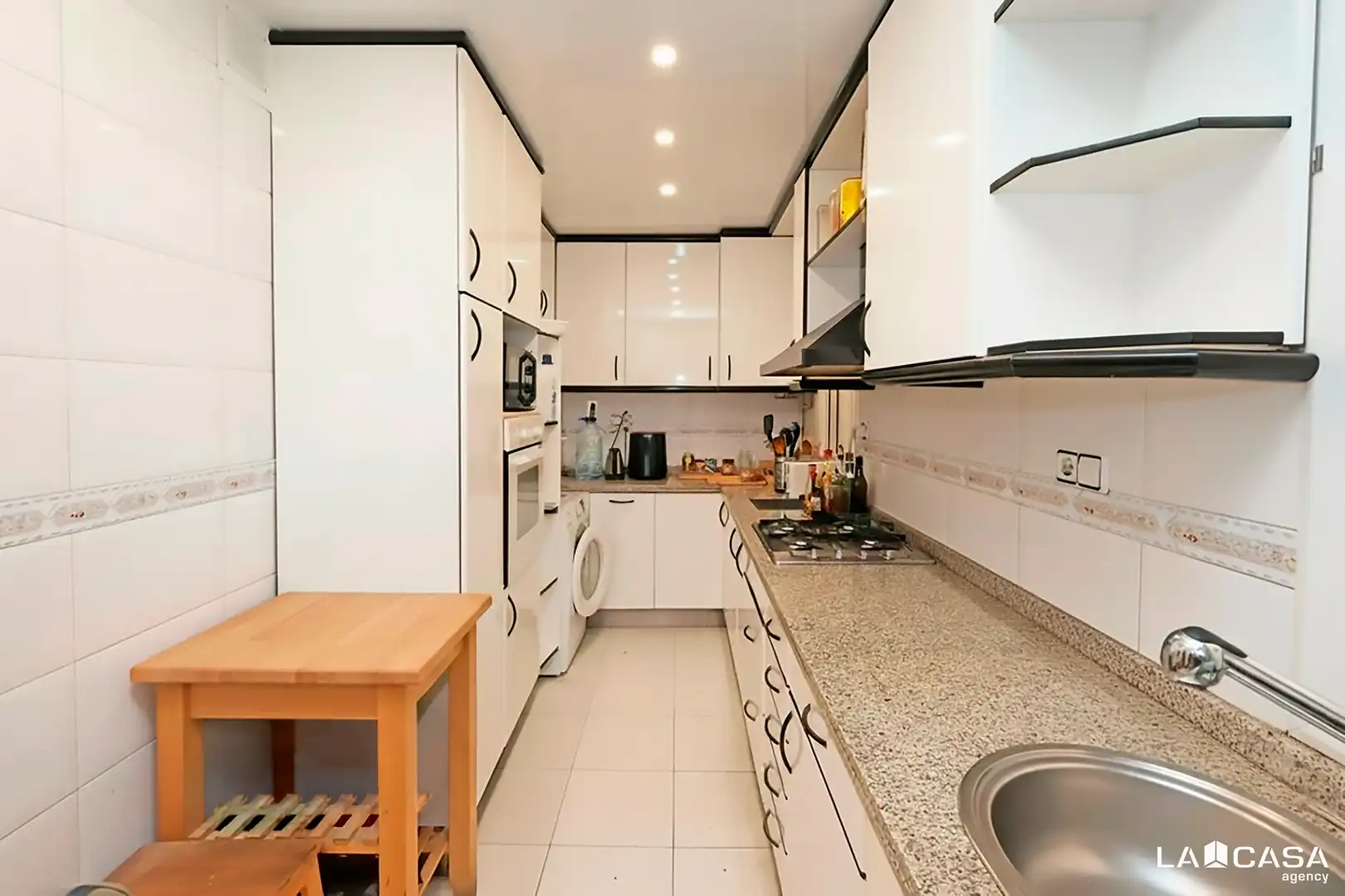 Cocina de Piso en venta en Barcelona con Calefacción, Trastero y Balcón