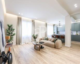 Living room of Flat for sale in  Madrid Capital  with Air Conditioner, Heating and Furnished
