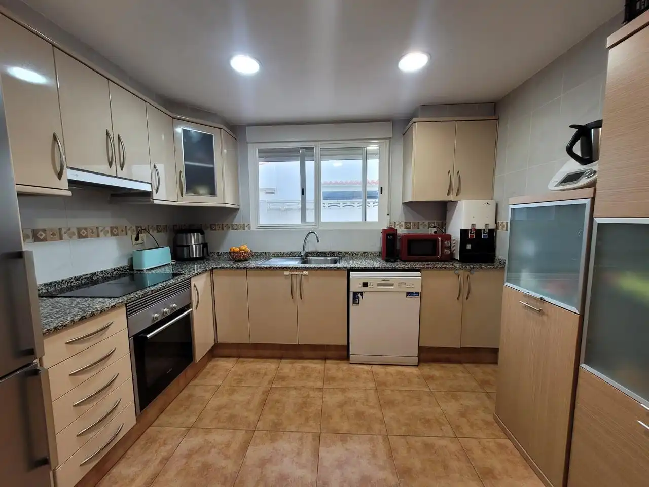 Cuina de Casa o xalet en venda en Benicasim / Benicàssim amb Aire condicionat, Terrassa i Traster