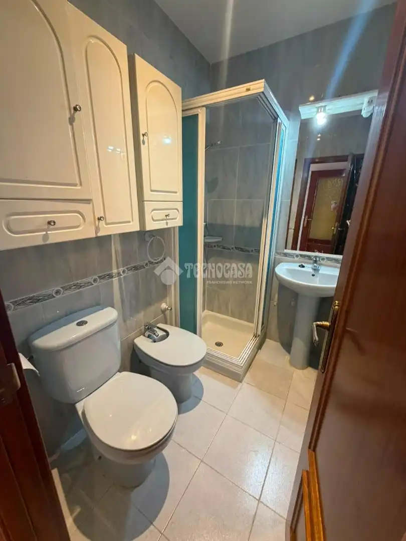 Badezimmer von Wohnung zur Miete in Getafe mit Klimaanlage, Heizung und Möbliert
