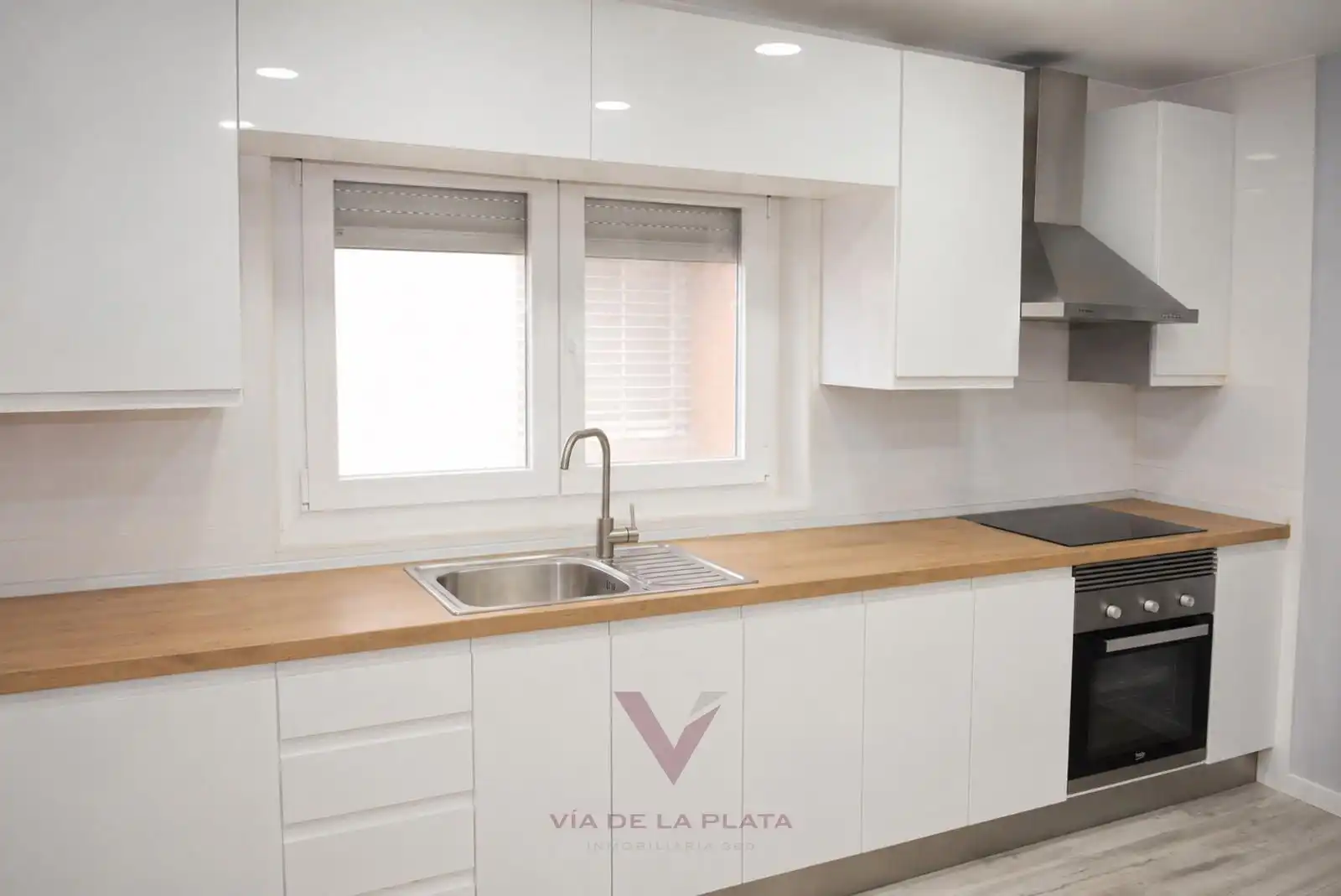 Kitchen of Flat for sale in Cabrerizos  with Heating, Furnished and Oven