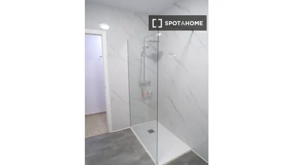 Bany de Pis de lloguer en Paterna amb Aire condicionat, Calefacció i Moblat