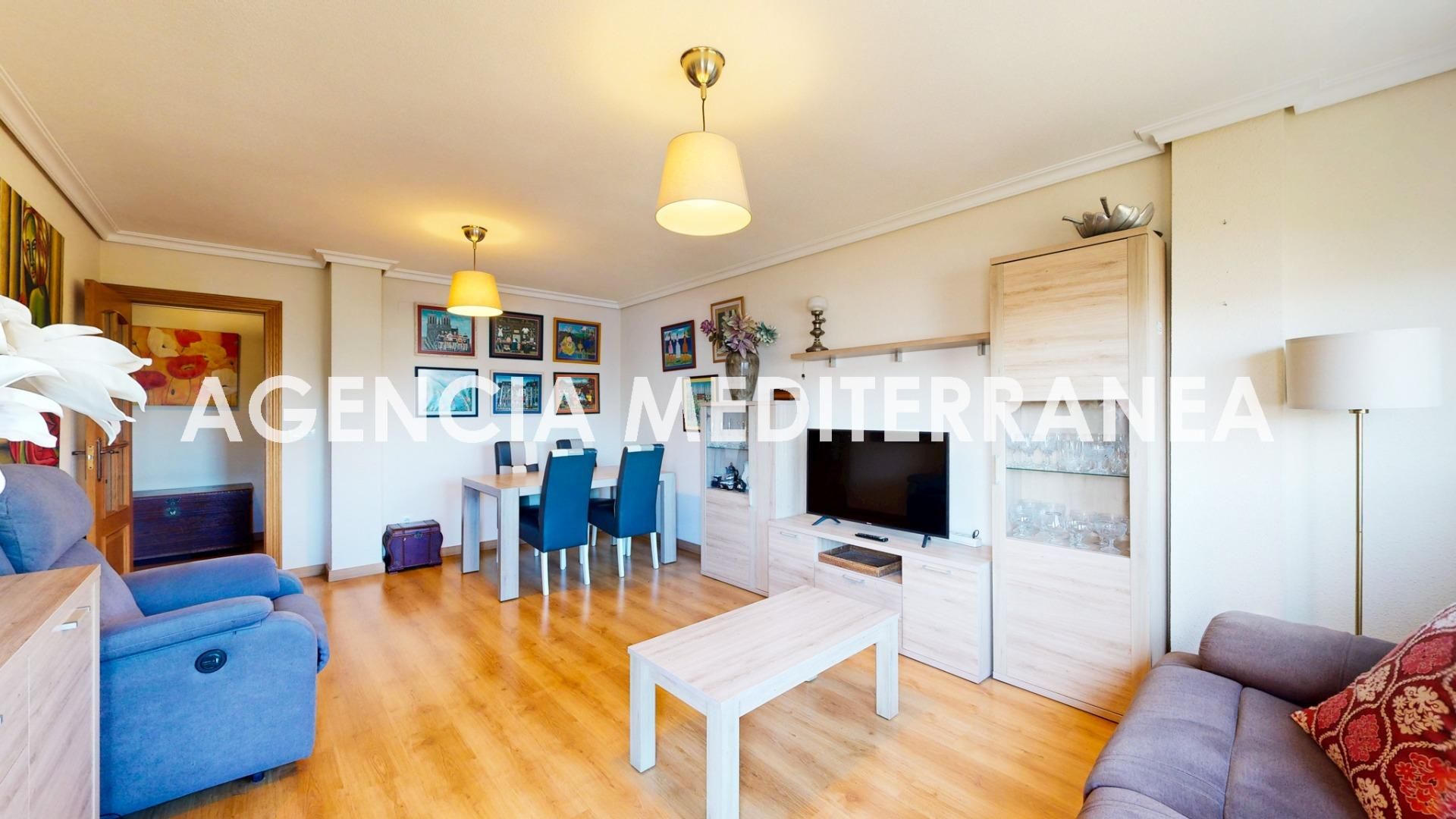 Living room of Flat for sale in  Valencia Capital  with Air Conditioner, Parquet flooring and Balcony