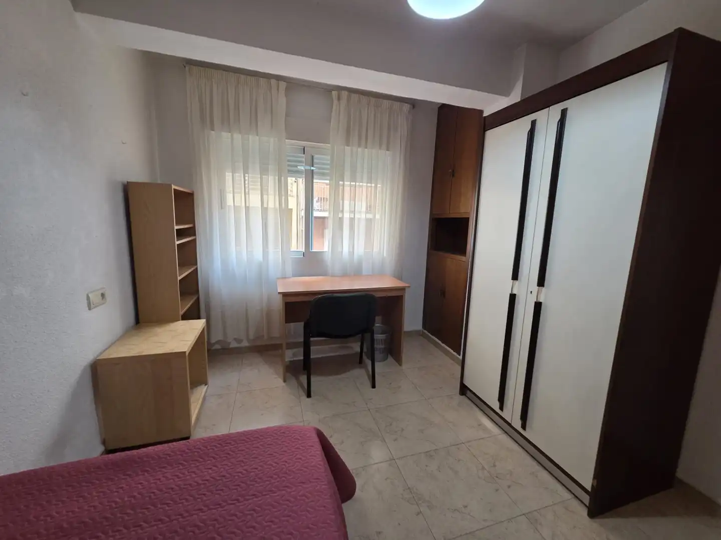 Bedroom of Flat for rent in Granada  with Furnished, Oven and Washing machine