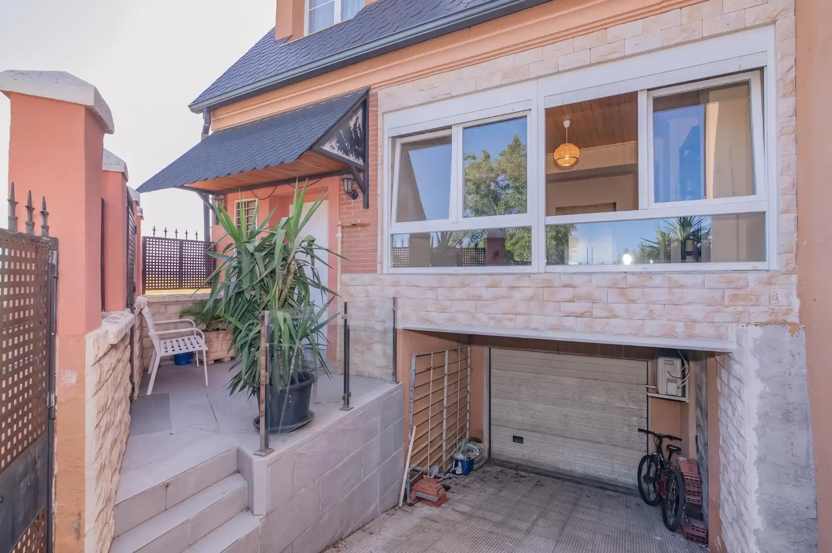 Vista exterior de Casa adosada en venta en Armilla con Aire acondicionado, Calefacción y Terraza