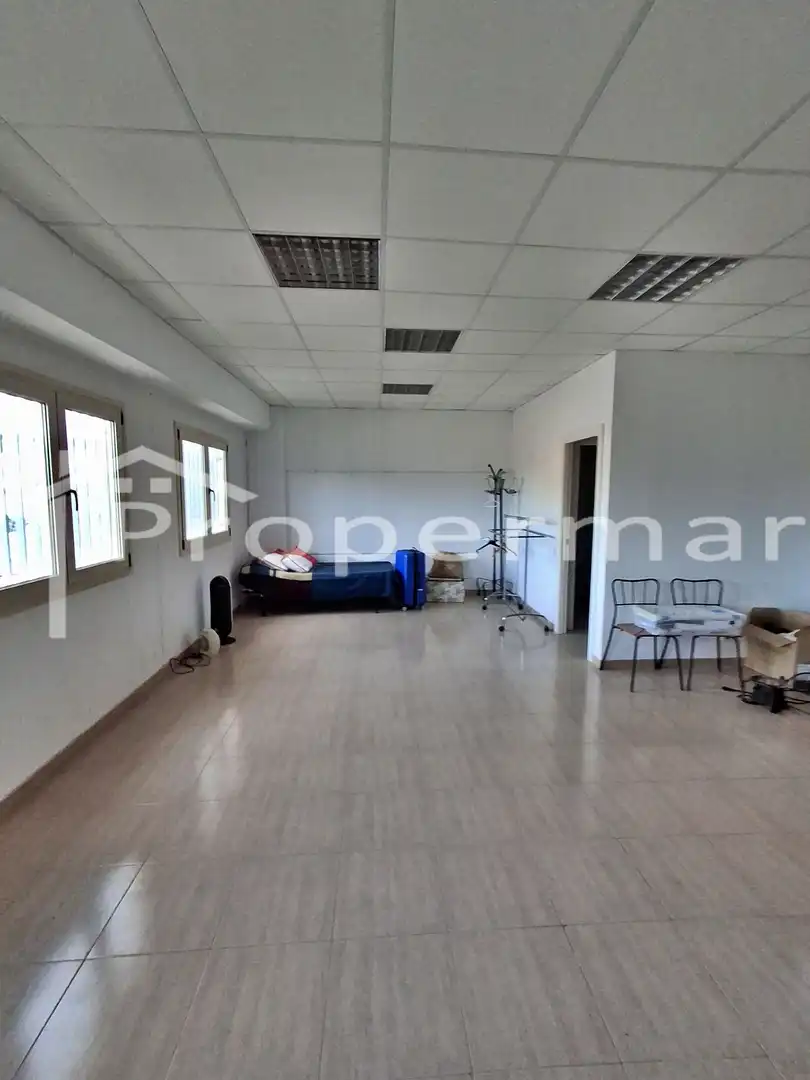 Nau industrial en venda en Llinars del Vallès