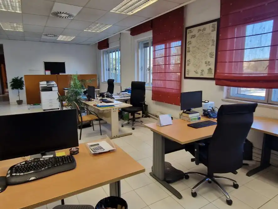 Bureau avec ascenseur à vendre à Juan XXIII 1