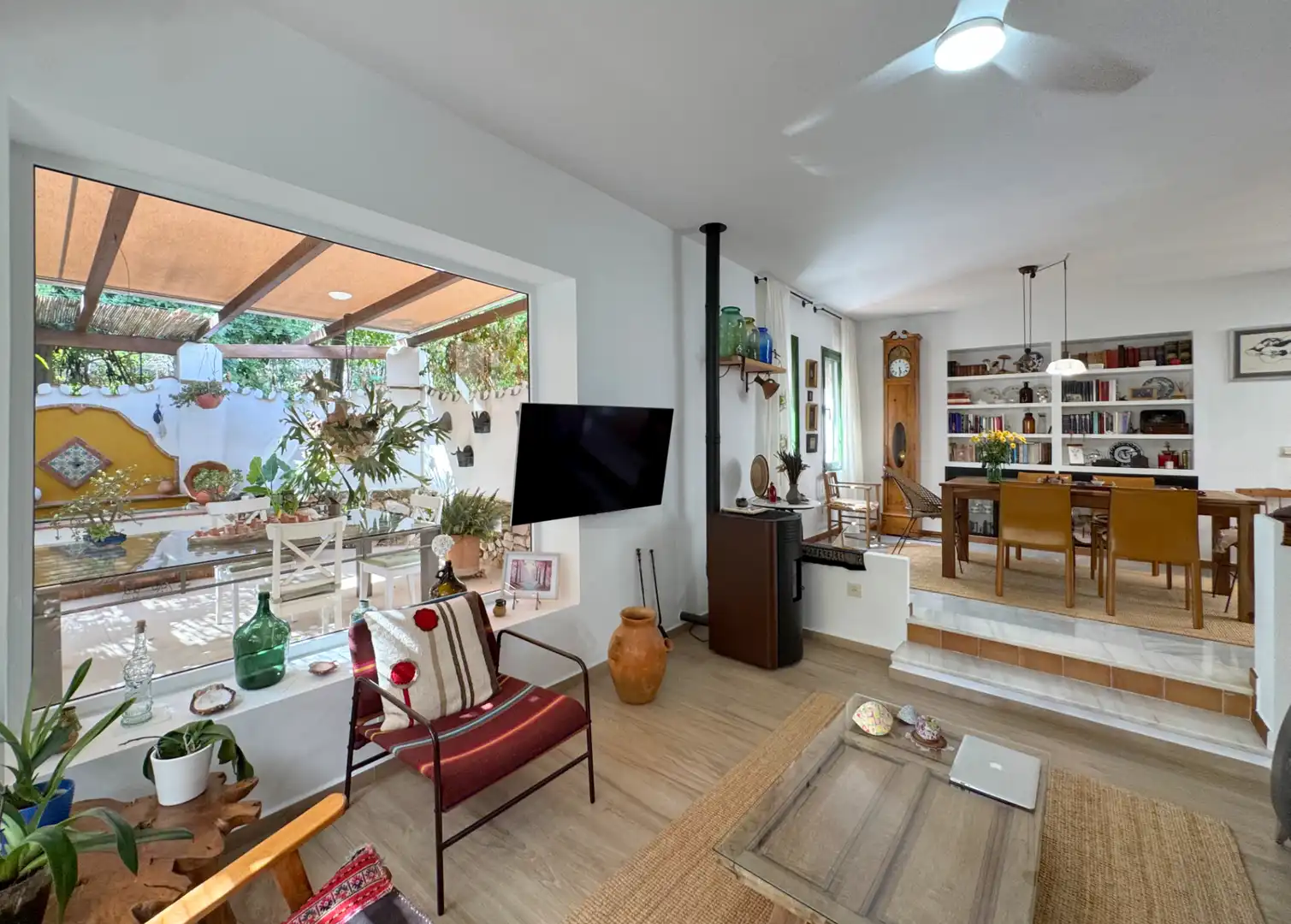 Sala d'estar de Casa o xalet en venda en Alhaurín de la Torre amb Aire condicionat, Calefacció i Jardí privat
