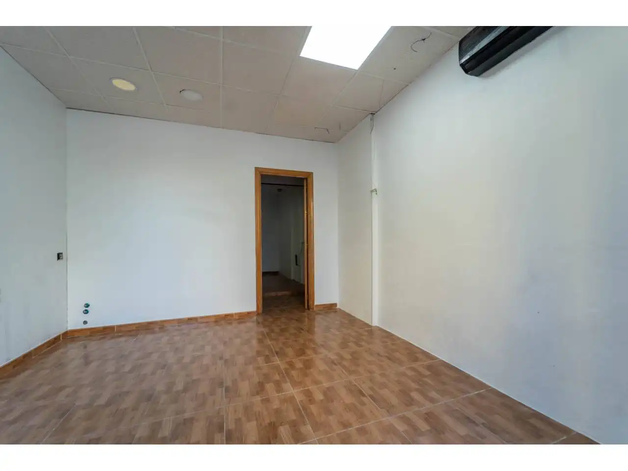 Business premises for sale in Calle Azafatas, imagen 5