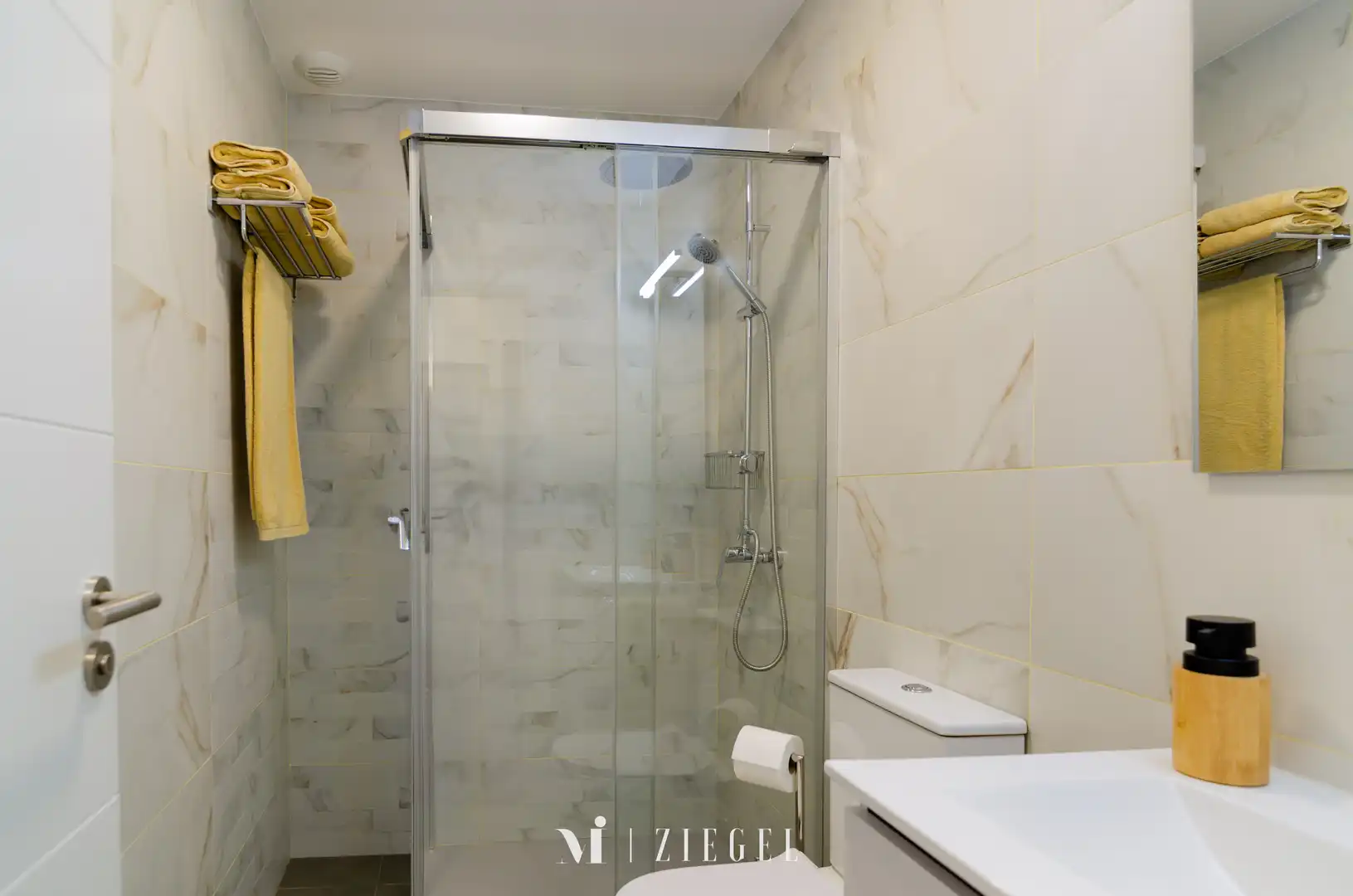 Bathroom of Flat for rent in Las Palmas de Gran Canaria  with Air Conditioner and Furnished