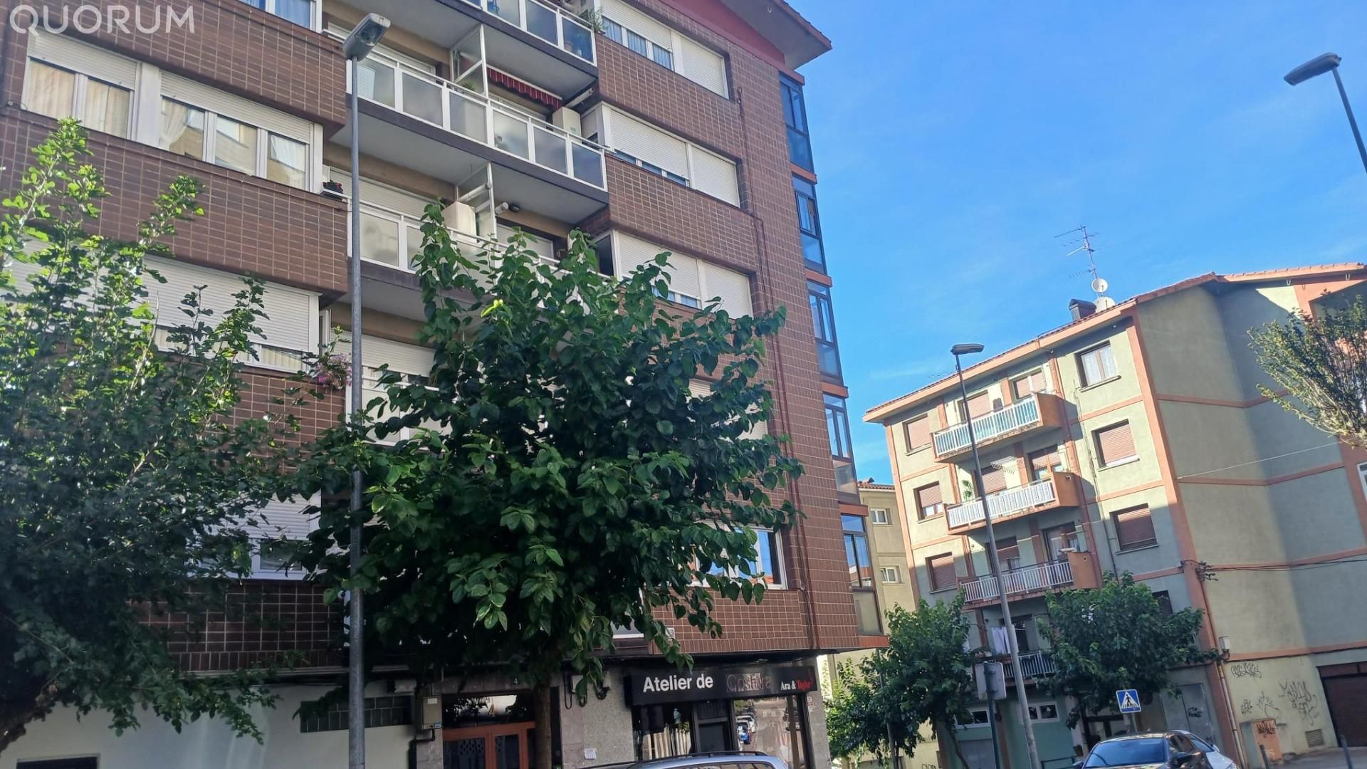 Außenansicht von Wohnung zum verkauf in Galdakao mit Heizung, Terrasse und Abstellraum