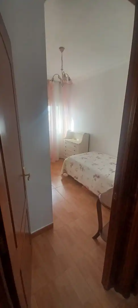 Bedroom of Flat for rent in Algeciras