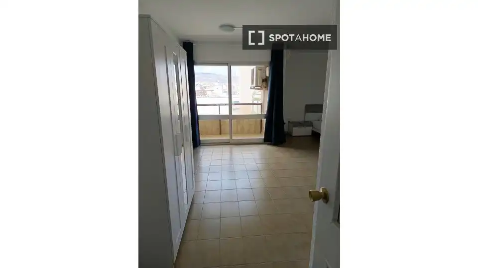 Bedroom of Flat for share in Almería  with Air Conditioner, Heating and Furnished