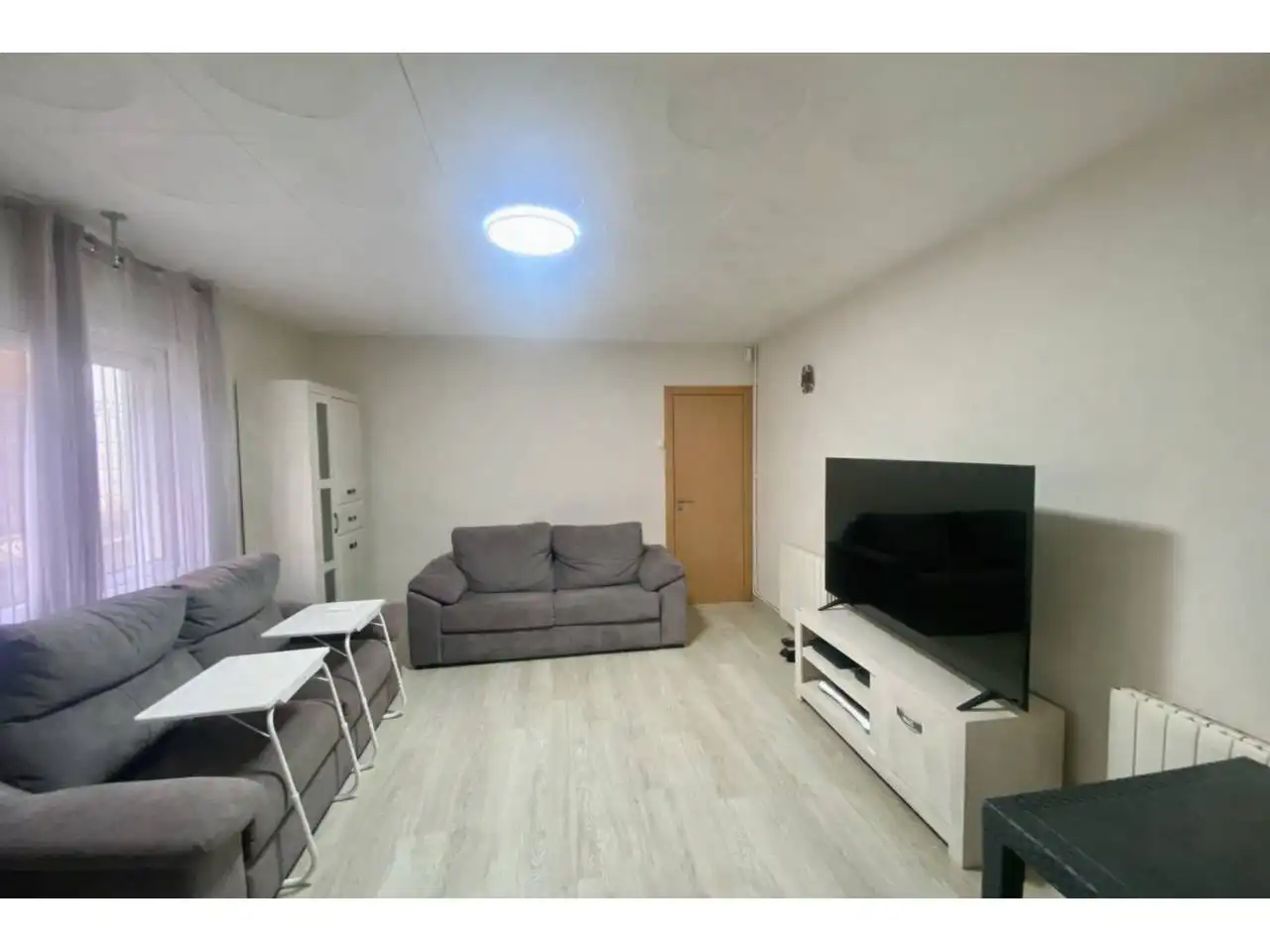 Sala d'estar de Casa o xalet en venda en Olot amb Parquet i Terrassa