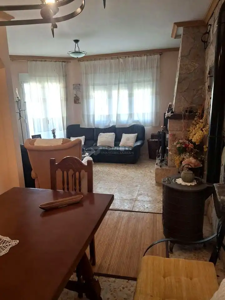 Sala d'estar de Casa o xalet en venda en Cascante del Río amb Calefacció, Terrassa i Moblat