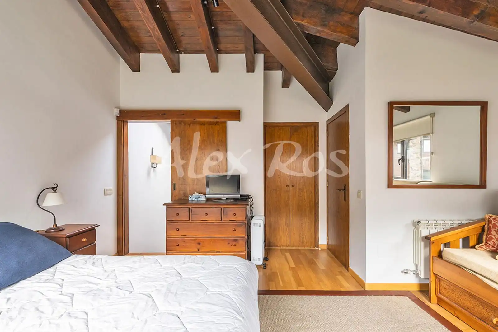 Dormitori de Casa o xalet en venda en Alp amb Calefacció, Terrassa i Traster