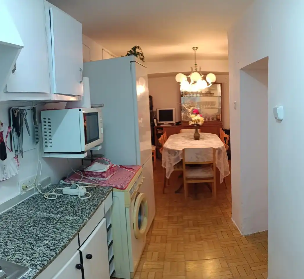 Cuina de Casa o xalet en venda en Sabiñán amb Jardí privat, Terrassa i Moblat