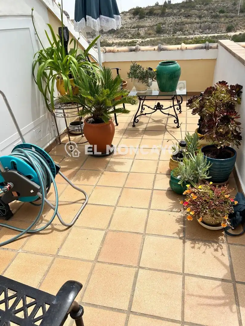 Terrassa de Casa adosada en venda en Orihuela amb Aire condicionat, Calefacció i Jardí privat