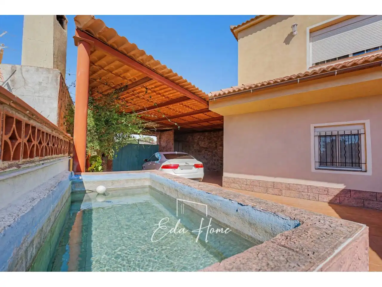 Swimming pool of Houses for sale in Vilanova i la Geltrú